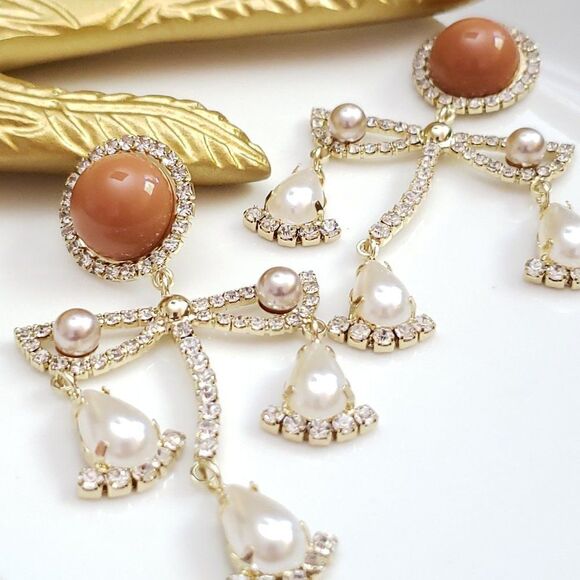 New! Selena Pearls Bar Post Earrings - Picture 11 of 14